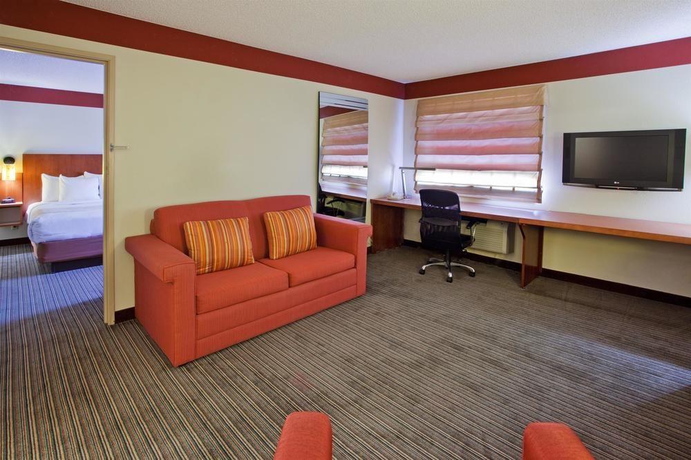 La Quinta By Wyndham Springdale Hotel Exterior photo