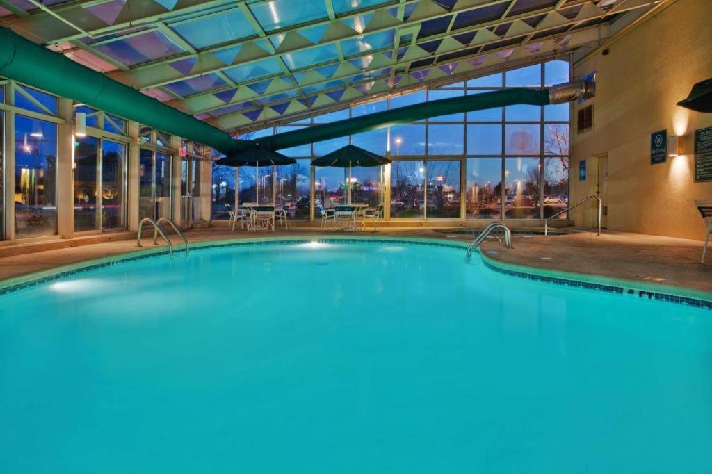 La Quinta By Wyndham Springdale Hotel Exterior photo
